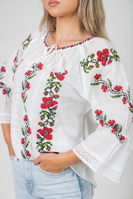 Ie traditionala alba cu motiv floral rosu Roza [2]
