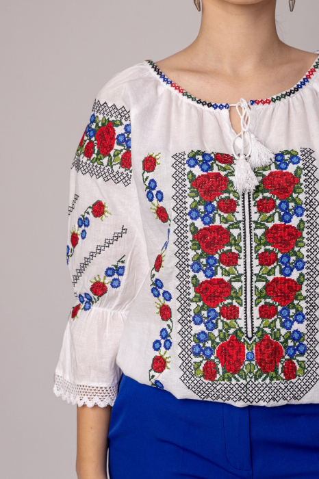Ie traditionala alba cu motiv floral rosu Rozalia [2]