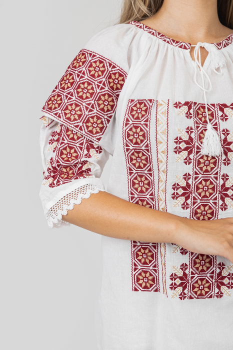 Ie traditionala alba cu motiv floral rosu Sanziana 01 [2]