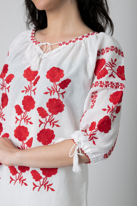 Ie traditionala alba cu motiv floral rosu Zoe [2]