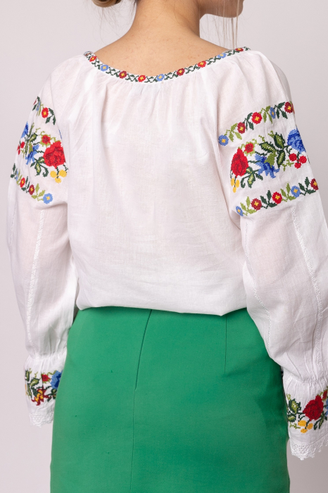 Ie traditionala alba cu motiv floral tricolor Daciana - maneca lunga [3]