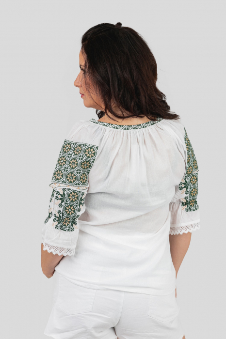 Ie traditionala alba cu motiv floral verde Sanziana 02 [3]