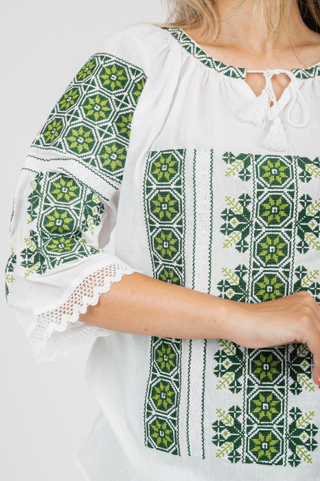Ie traditionala alba cu motiv floral verde Sanziana 03 [2]