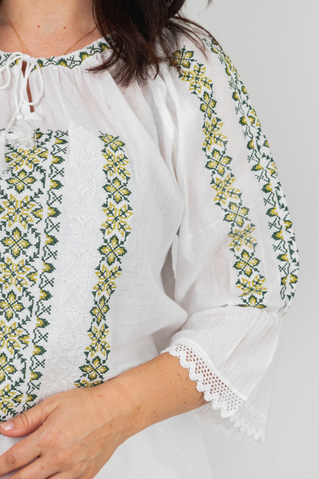 Ie traditionala alba cu motiv floral verde Selina 02 [2]