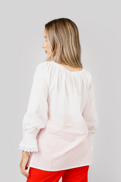 Ie traditionala alba cu motiv geometric alb Eva 02 [3]