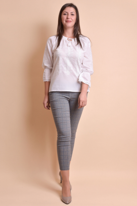 Ie traditionala alba cu motiv geometric alb Valeria [8]