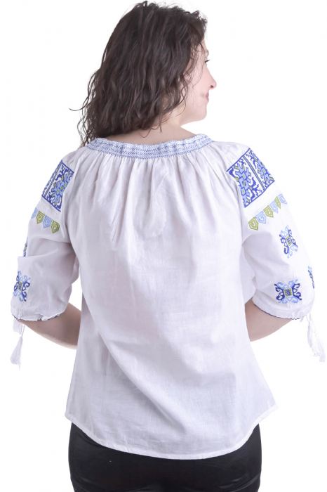 Ie traditionala alba cu motiv geometric albastru Alexandrina [3]