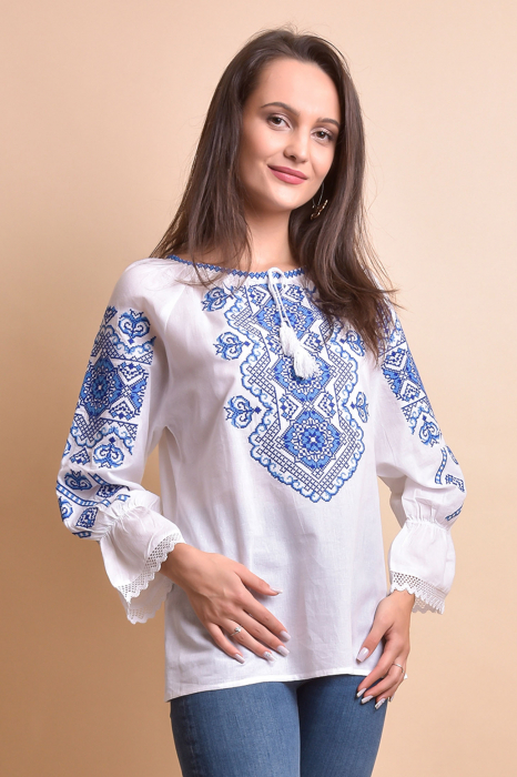 Ie traditionala alba cu motiv geometric albastru Ligia 03 [4]