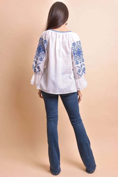 Ie traditionala alba cu motiv geometric albastru Ligia 03 [9]