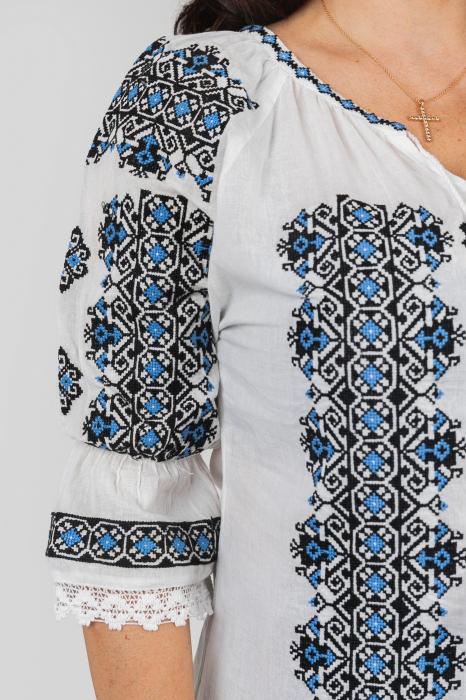 Ie traditionala alba cu motiv geometric albastru Anne 03 [2]
