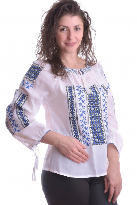 Ie traditionala alba cu motiv geometric albastru Ileana 02 [2]