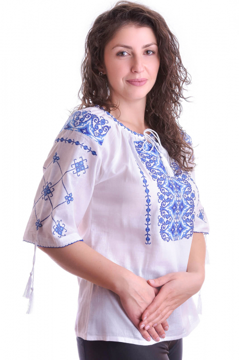 Ie traditionala alba cu motiv geometric albastru Cristina [2]
