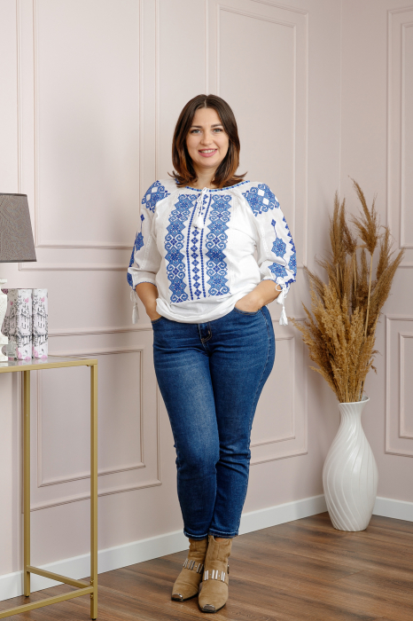 Ie traditionala alba cu motiv geometric albastru Hermina 03 [4]
