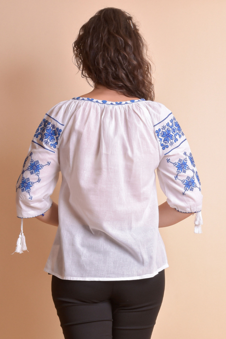 Ie traditionala alba cu motiv geometric albastru Anica 02 [4]