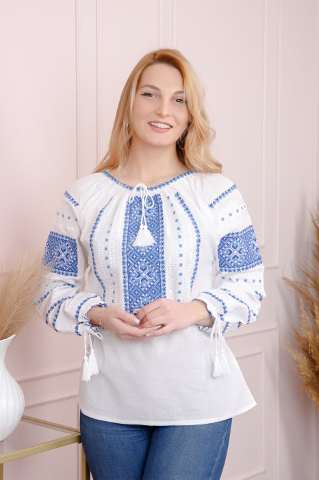 Ie traditionala alba cu motiv geometric albastru Paraschiva 08 [4]