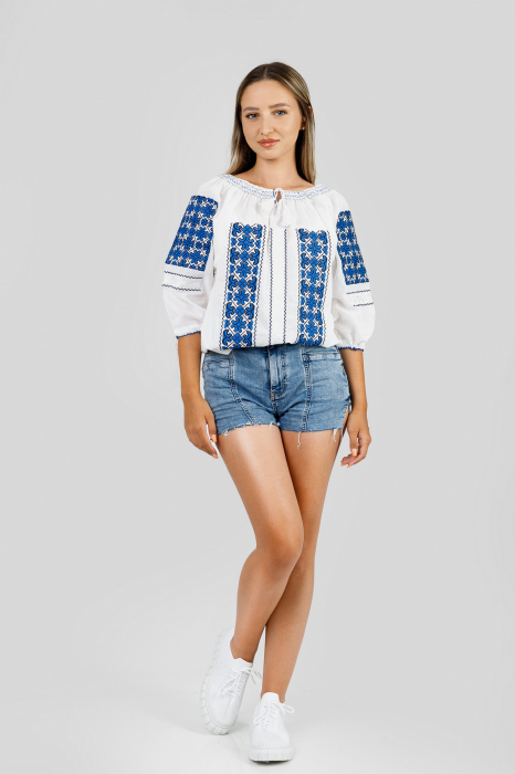 Ie traditionala alba cu motiv geometric albastru Silvia 04 [4]