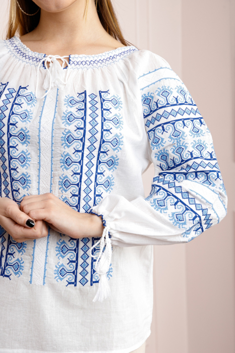 Ie traditionala alba cu motiv geometric albastru Vera 05 [2]