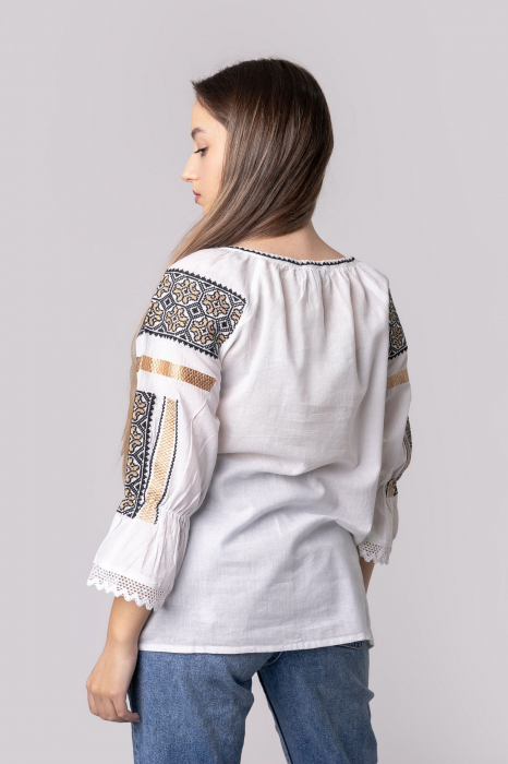 Ie traditionala alba cu motiv geometric auriu Draga 01 [3]