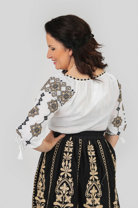 Ie traditionala alba cu motiv geometric auriu Hermina 01 [3]