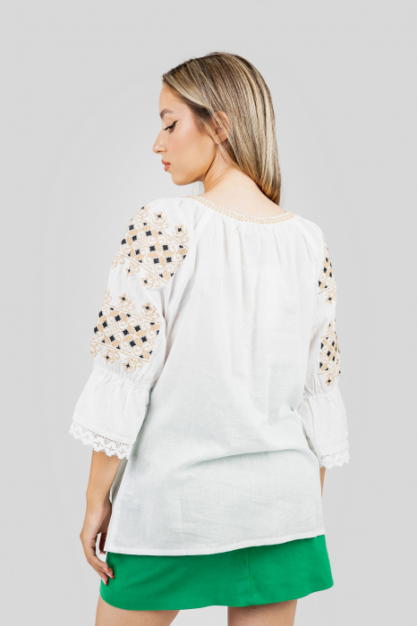 Ie traditionala alba cu motiv geometric crem Aniela 01 [3]