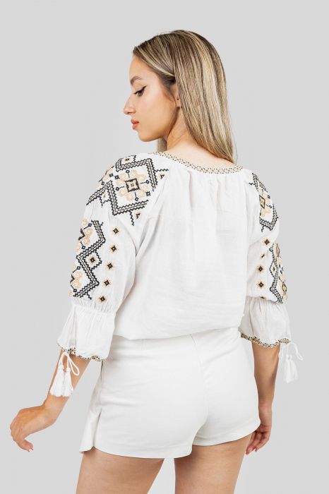 Ie traditionala alba cu motiv geometric crem Erica 03 [3]