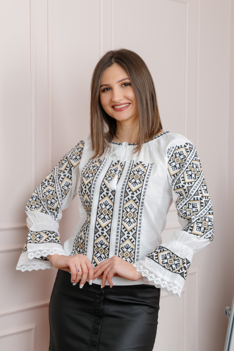 Ie traditionala alba cu motiv geometric crem Ina 06 [3]