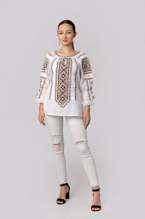 Ie traditionala alba cu motiv geometric crem Paraschiva 03 [4]