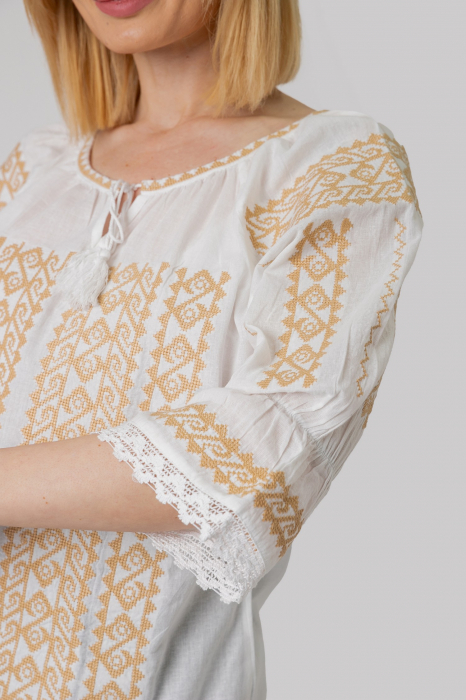 Ie traditionala alba cu motiv geometric crem Samira 01 [2]