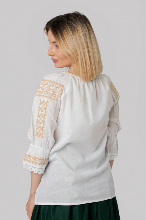 Ie traditionala alba cu motiv geometric crem Samira 01 [3]