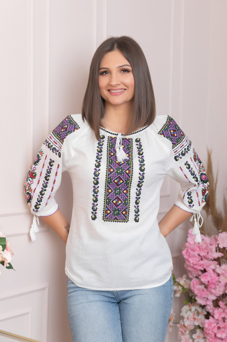 Ie traditionala alba cu motiv geometric mov Edith [3]