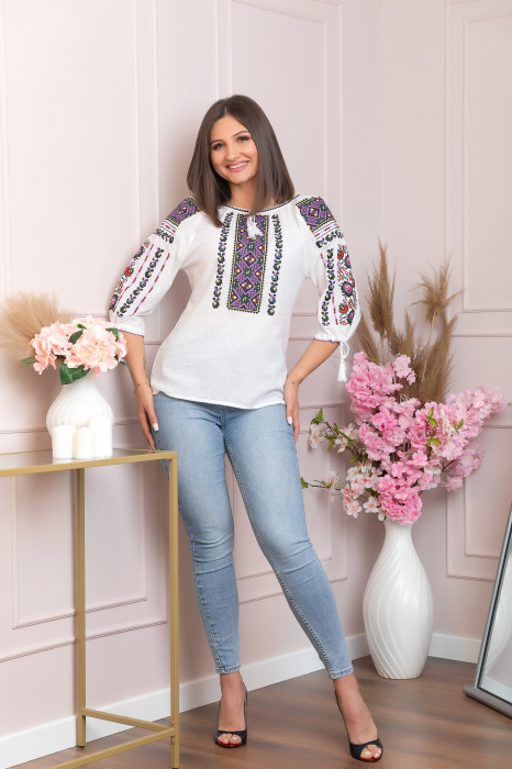 Ie traditionala alba cu motiv geometric mov Edith [4]