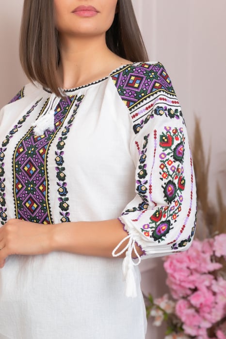 Ie traditionala alba cu motiv geometric mov Edith [2]