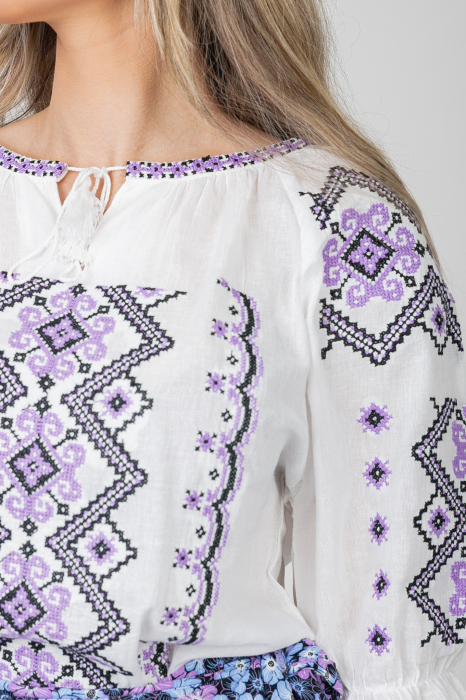 Ie traditionala alba cu motiv geometric mov Erica 01 [2]