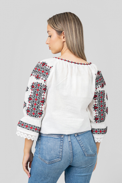 Ie traditionala alba cu motiv geometric multicolor Anne 01 [3]