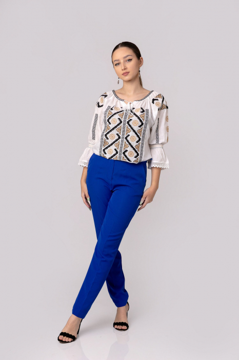 Ie traditionala alba cu motiv geometric multicolor Malvina 02 [4]