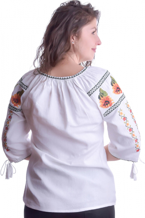 Ie traditionala alba cu motiv geometric multicolor Emilia [3]