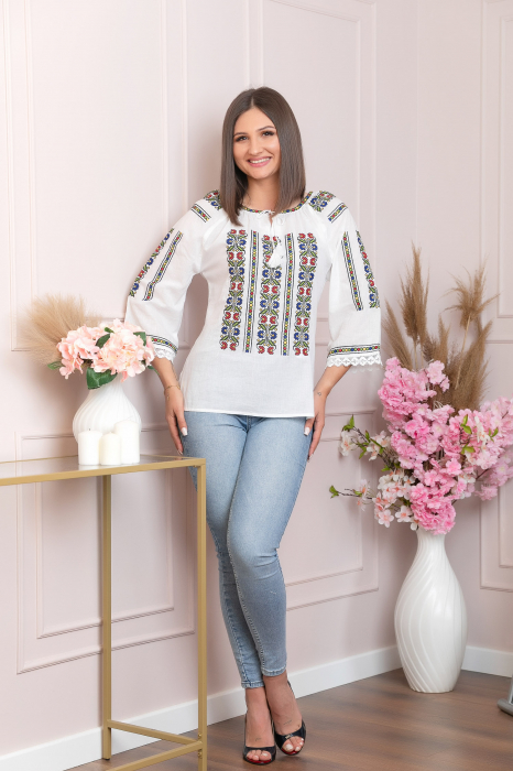 Ie traditionala alba cu motiv geometric multicolor Geanina 02 [4]
