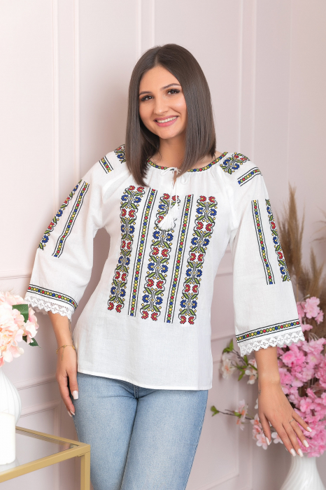 Ie traditionala alba cu motiv geometric multicolor Geanina 02 [3]