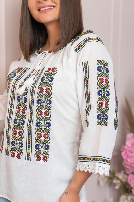 Ie traditionala alba cu motiv geometric multicolor Geanina 02 [2]