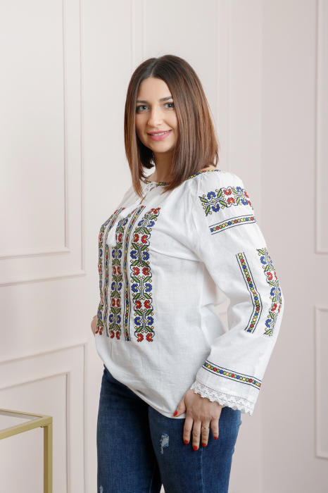 Ie traditionala alba cu motiv geometric multicolor Geanina 01 [3]