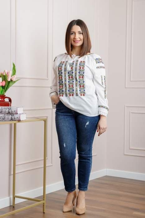 Ie traditionala alba cu motiv geometric multicolor Geanina 01 [4]