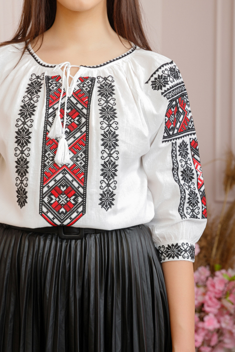 Ie traditionala alba cu motiv geometric rosu Ingrid 01 [2]
