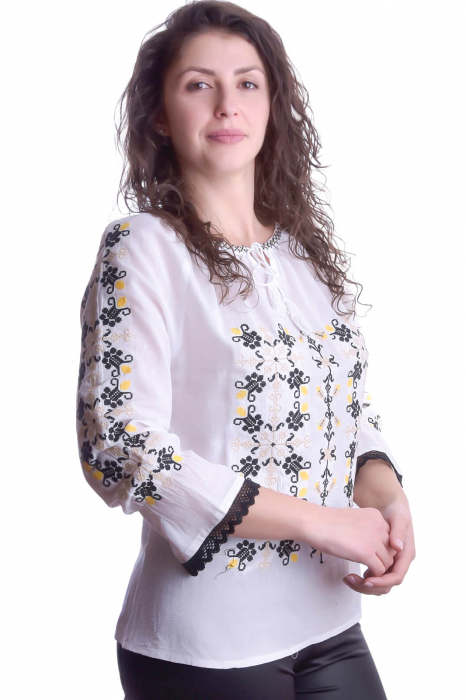 Ie traditionala alba cu motiv geometric multicolor Irina [2]