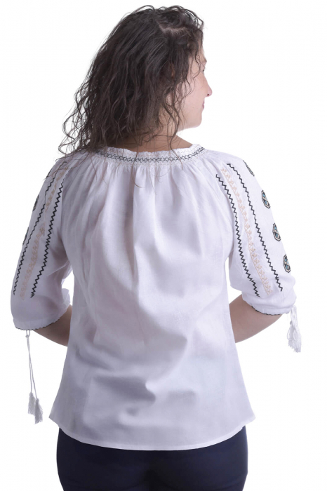 Ie traditionala alba cu motiv geometric multicolor Minodora [3]