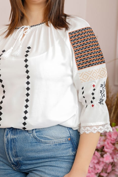 Ie traditionala alba cu motiv geometric multicolor Miruna [2]