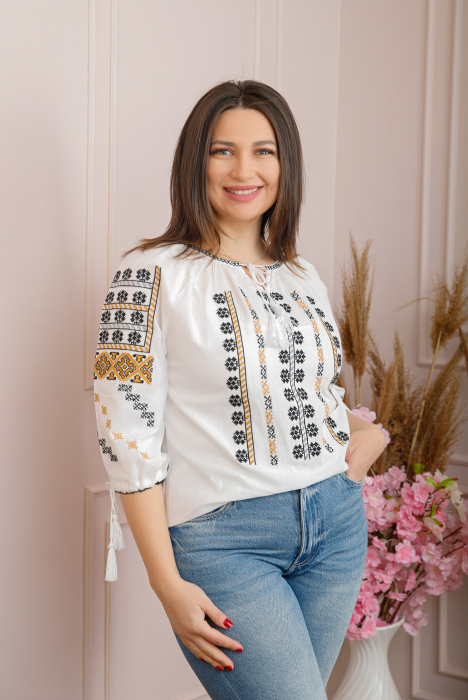 Ie traditionala alba cu motiv geometric multicolor Sandra [3]