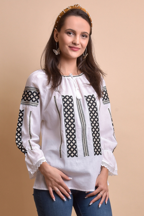 Ie traditionala alba cu motiv geometric negru Adelaida [5]