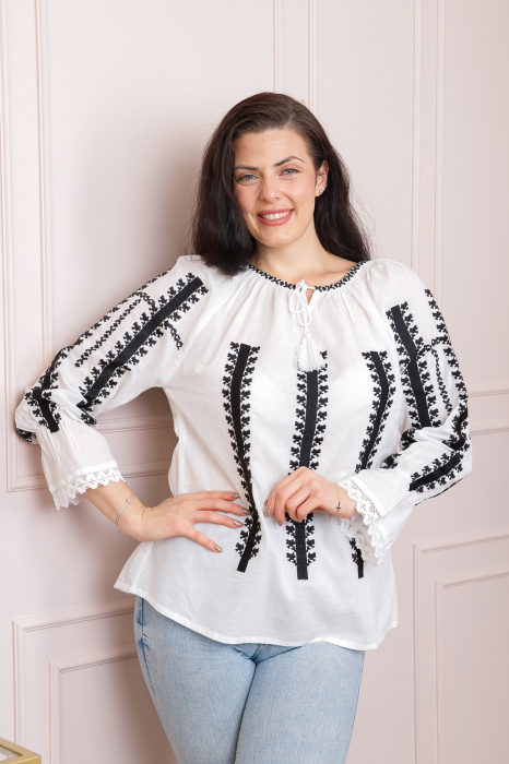 Ie traditionala alba cu motiv geometric negru Anastasia 02 - maneca lunga [3]