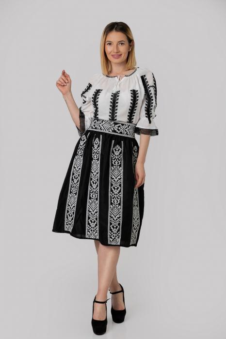 Ie traditionala alba cu motiv geometric negru Anastasia 01 - maneca scurta [4]