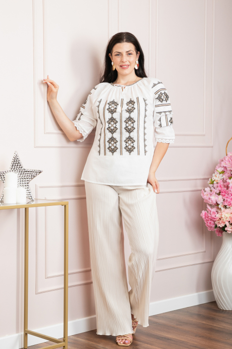 Ie traditionala alba cu motiv geometric negru Constantina [4]